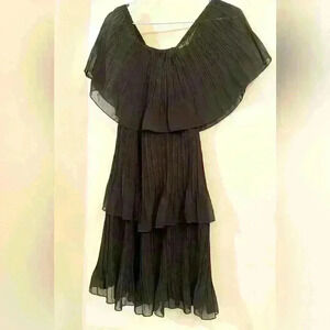 Boutique Women’s tiered off the shoulder occasion black cocktail dress Small